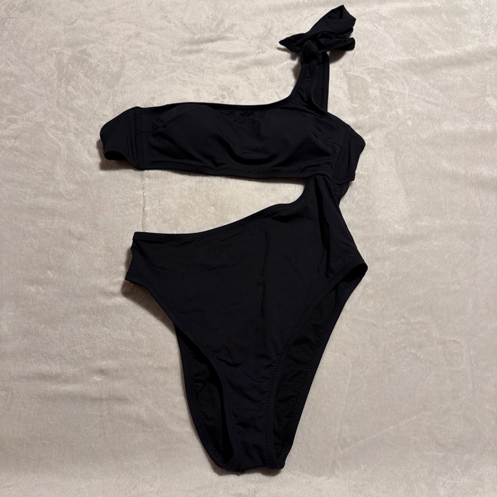 Surf Style Black One-Shoulder Bikini